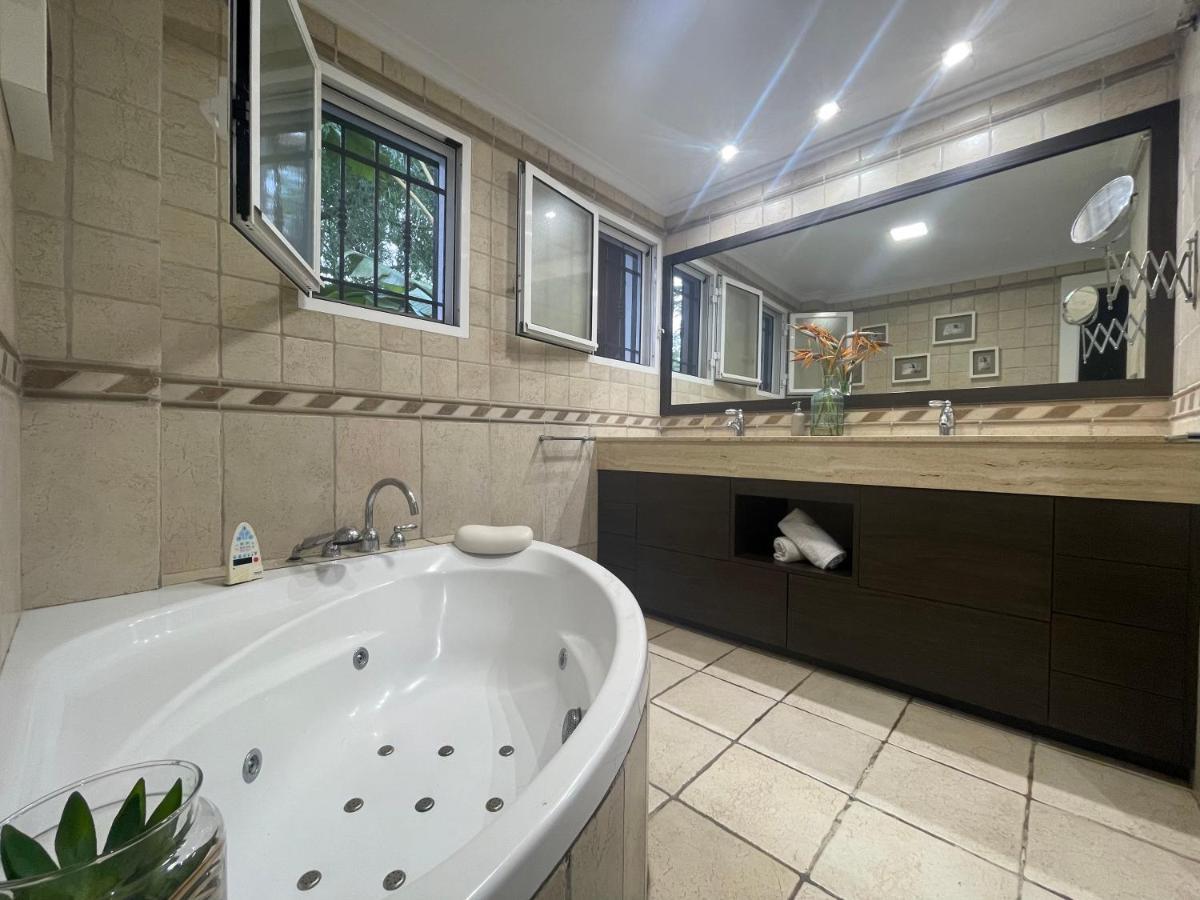 Chalet Exclusivo Bonalba อาลิกันเต ภายนอก รูปภาพ